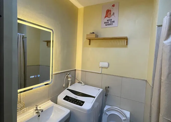 Apartment Re Lux Staycation, Near Naia