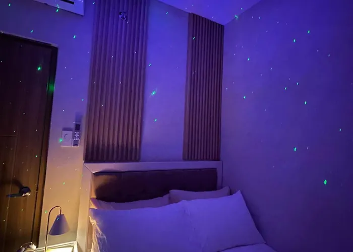Re Lux Staycation, Near Naia Apartment